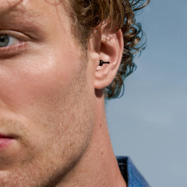 Alpine MotoSafe in gebruik. Comfortabele pasvorm voor rijders op de motor Alpine MotoSafe in gebruik. Comfortabele pasvorm voor rijders op de motor