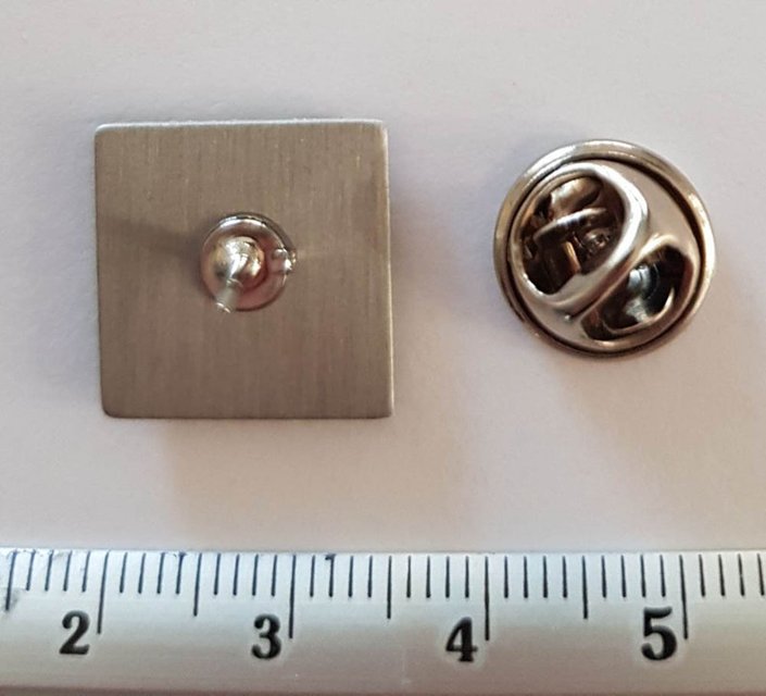 Limited Hearing Speldje met Vlindersluiting afmetingen Limited Hearing Speldje met Vlindersluiting afmetingen