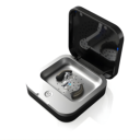 Dry-Care UV 1.1 hoortoestel droogstation zwart open met twee hoortoestellen binnenin Dry-Care UV 1.1 hoortoestel droogstation zwart open met twee hoortoestellen binnenin