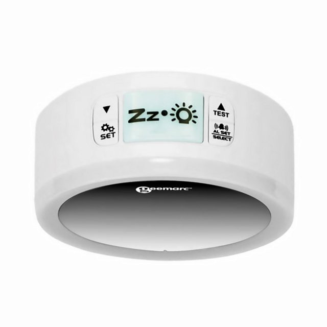 Bovenaanzicht van de Geemarc Wake & Shake Star wekker met bedieningstoetsen voor alarm, licht en testfunctie.