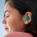 Alpine SoftSilicone oordoppen in oor. Comfortabel en onopvallend tijdens het slapen