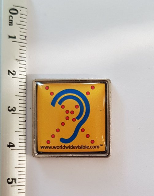 Afmetingen Limited Hearing speldje met magneetsluiting in detail weergegeven