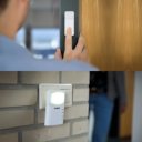 Fysic FD-110 draadloze deurbel met flitslicht geïnstalleerd bij voordeur Fysic FD-110 draadloze deurbel met flitslicht geïnstalleerd bij voordeur